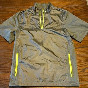 Nike Golf Short Sleeve 1/4 Zip Windbreaker Green. Size Small.